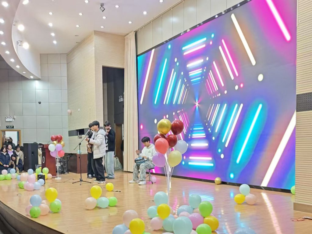 日出水了啊快点使劲动态图