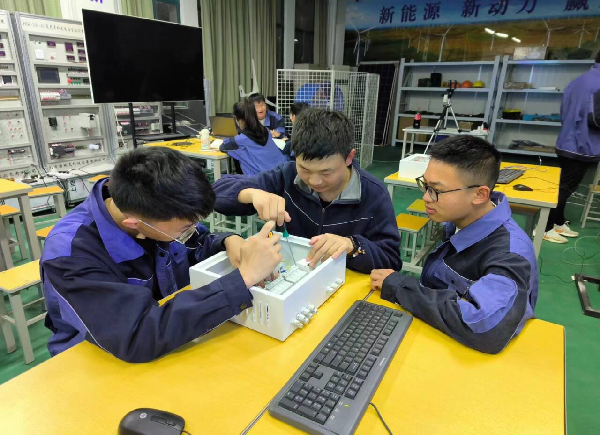 日出水了啊快点使劲动态图