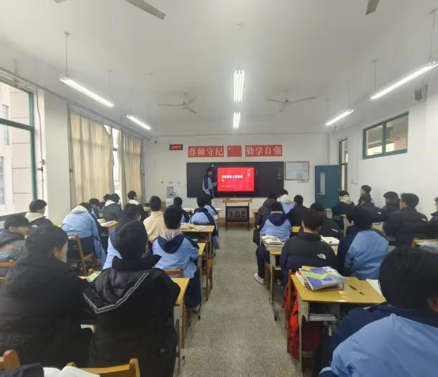 汽车工程学院共青团员开展民主评议活动