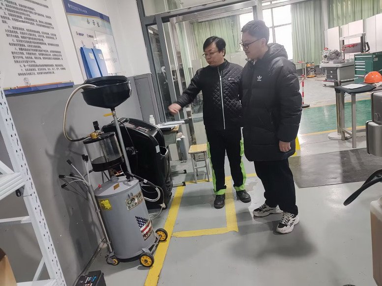 检查实训场地和设备