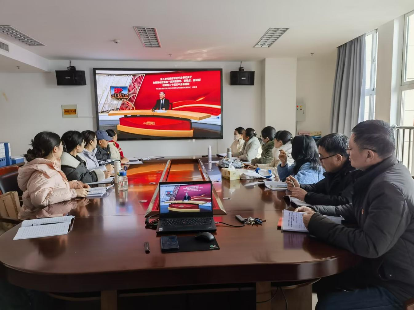 日出水了啊快点使劲动态图