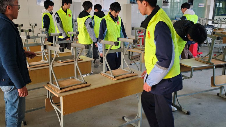 日出水了啊快点使劲动态图