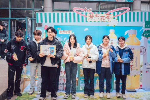 日出水了啊快点使劲动态图