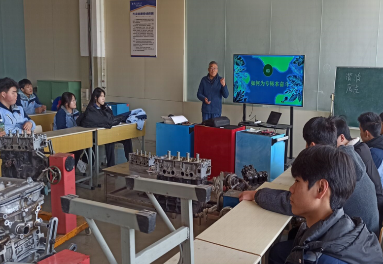 王于松老师进行专转本励志宣讲