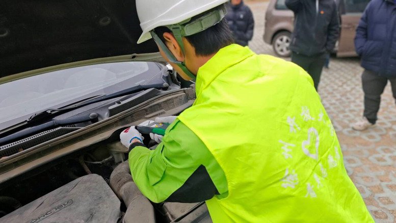 为教职工车辆做油液检测