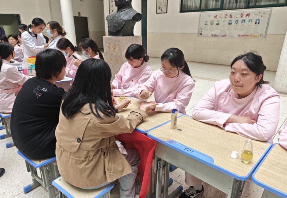 日出水了啊快点使劲动态图