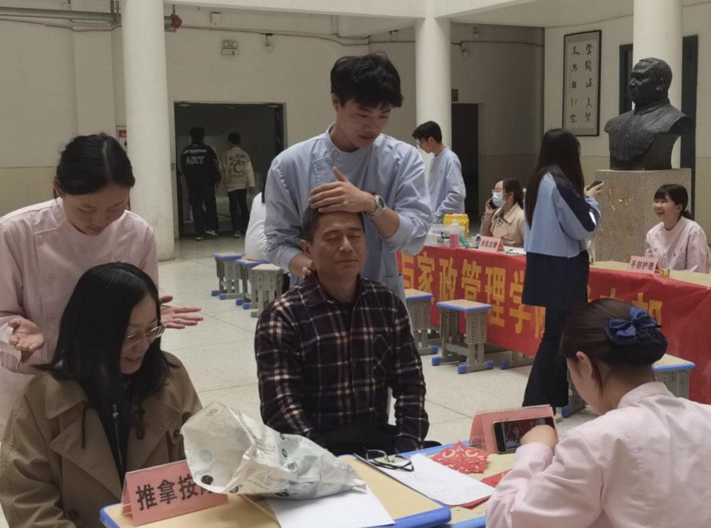 日出水了啊快点使劲动态图