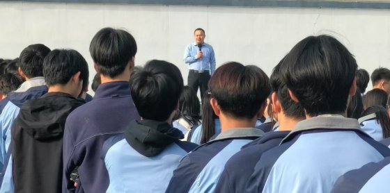 日出水了啊快点使劲动态图