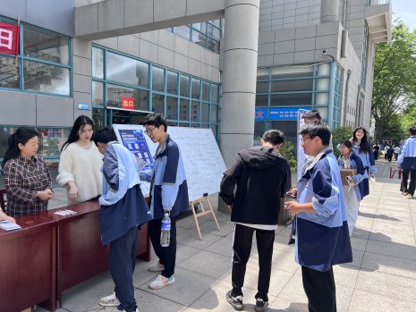 日出水了啊快点使劲动态图