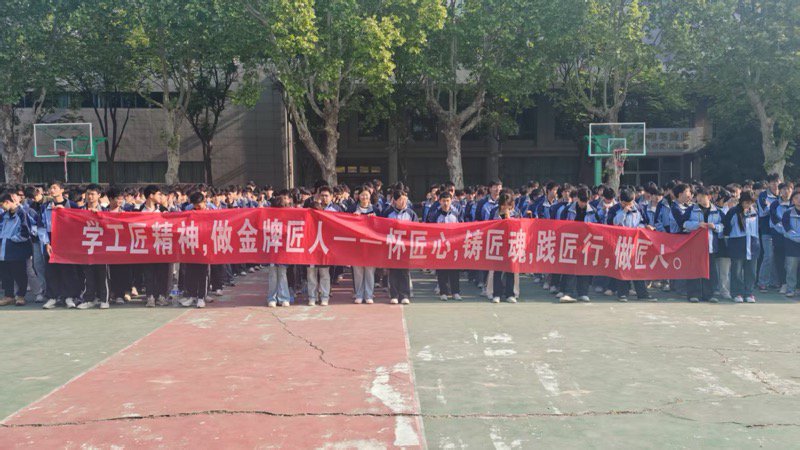 日出水了啊快点使劲动态图