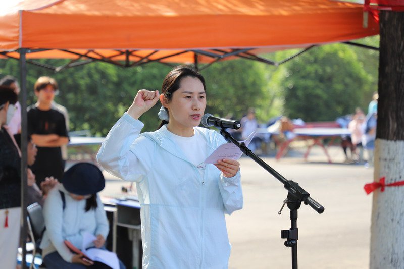 日出水了啊快点使劲动态图