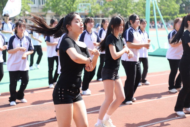 日出水了啊快点使劲动态图