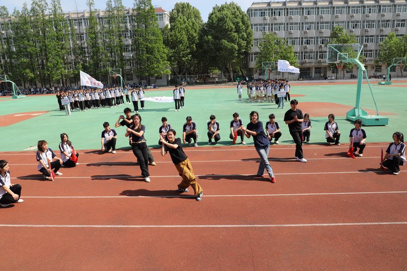 日出水了啊快点使劲动态图