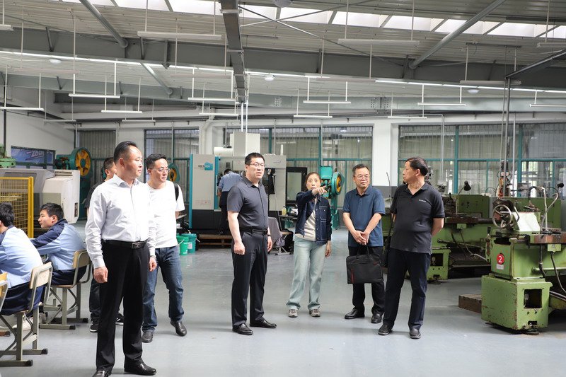 日出水了啊快点使劲动态图