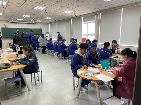 日出水了啊快点使劲动态图