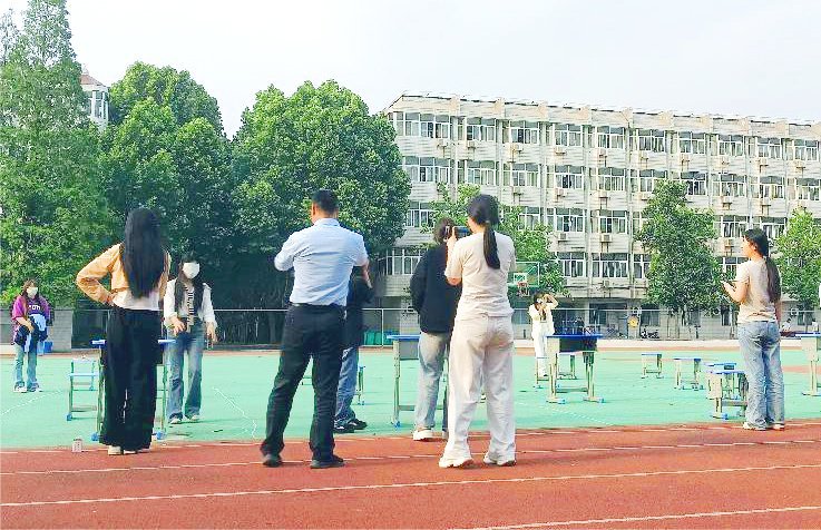 日出水了啊快点使劲动态图