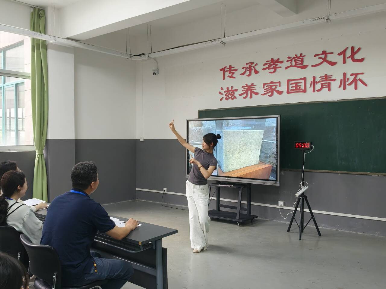 日出水了啊快点使劲动态图