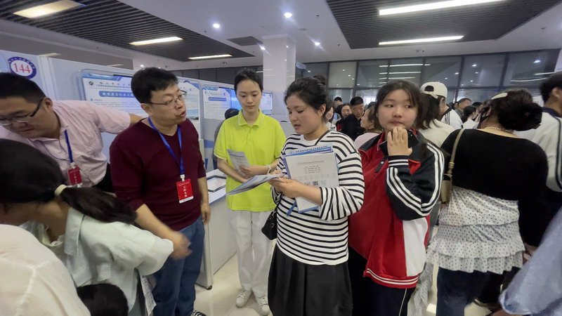 日出水了啊快点使劲动态图