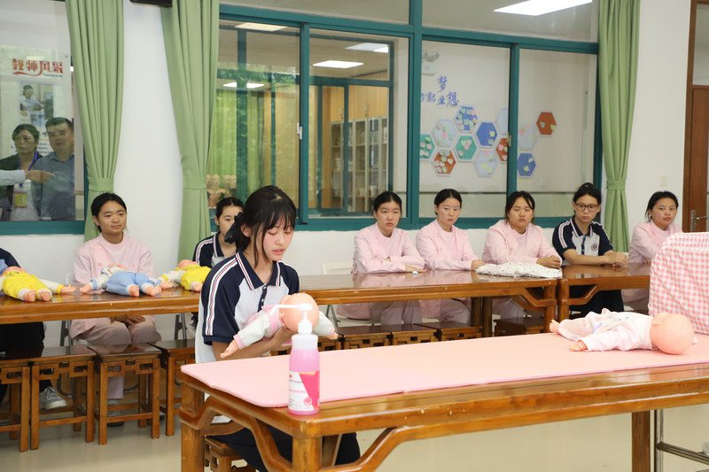 日出水了啊快点使劲动态图