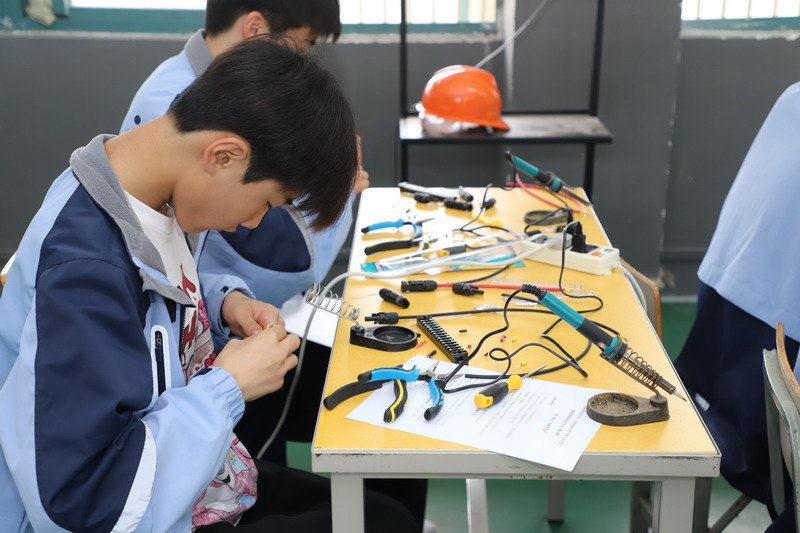 日出水了啊快点使劲动态图