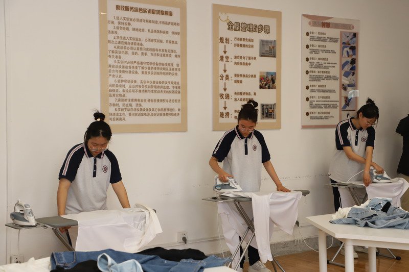 日出水了啊快点使劲动态图