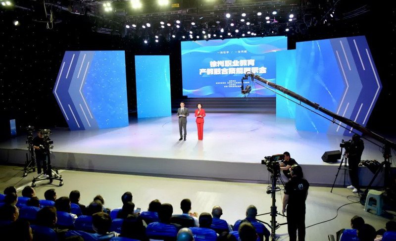 日出水了啊快点使劲动态图