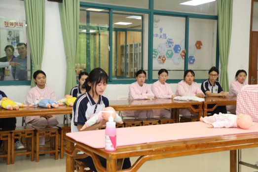 日出水了啊快点使劲动态图