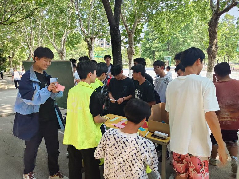 日出水了啊快点使劲动态图