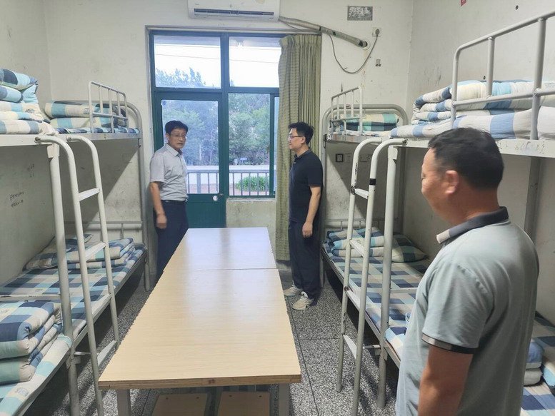 现场查看宿舍&ldquo;6S&rdquo;样态