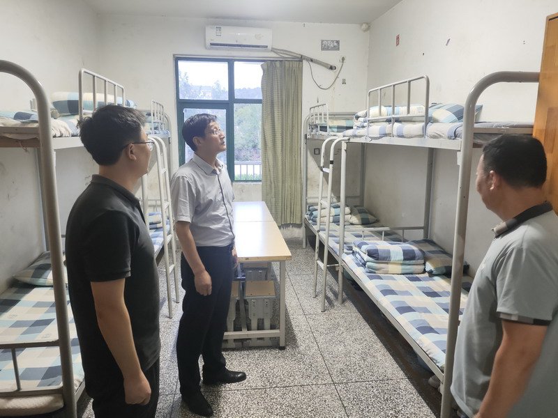 日出水了啊快点使劲动态图