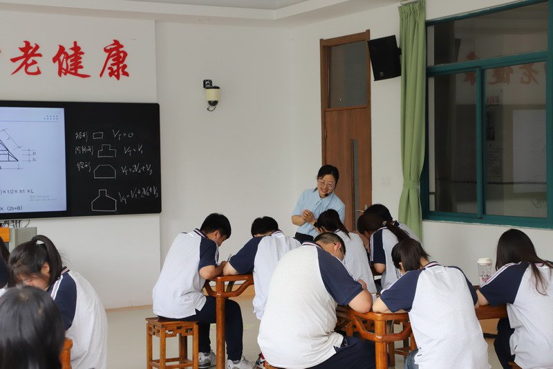 日出水了啊快点使劲动态图