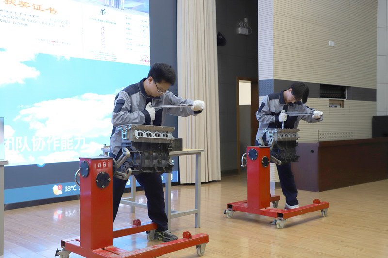 日出水了啊快点使劲动态图