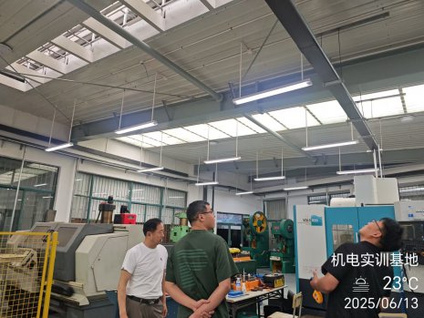 日出水了啊快点使劲动态图