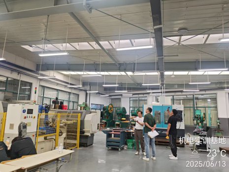 日出水了啊快点使劲动态图