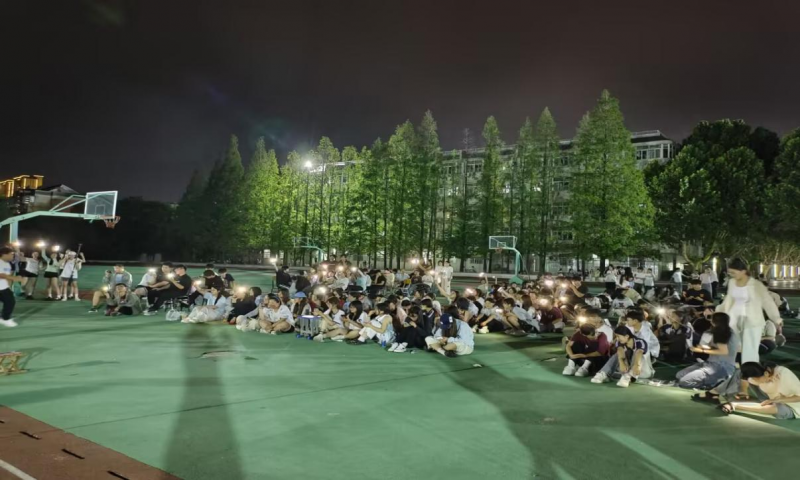 日出水了啊快点使劲动态图