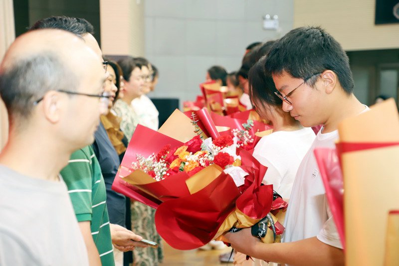 日出水了啊快点使劲动态图