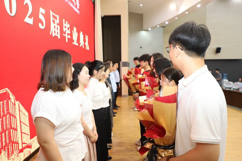 日出水了啊快点使劲动态图