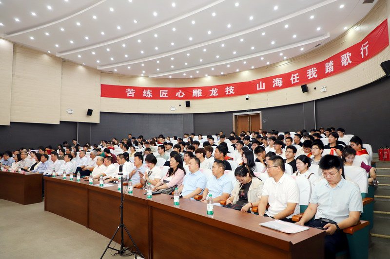 日出水了啊快点使劲动态图