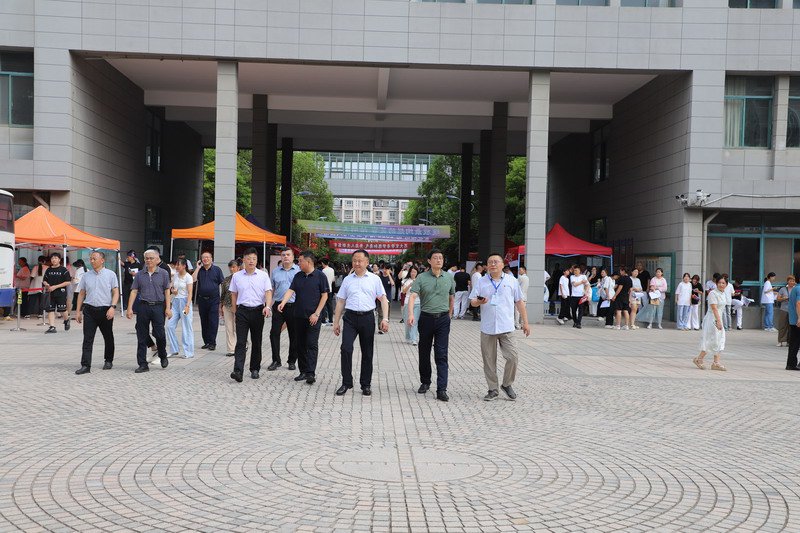 日出水了啊快点使劲动态图