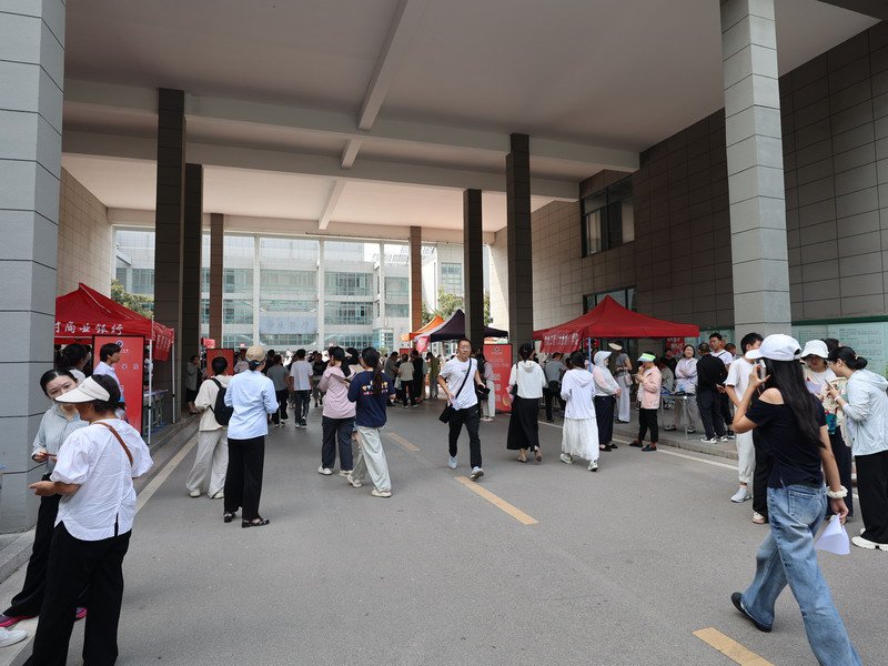 日出水了啊快点使劲动态图