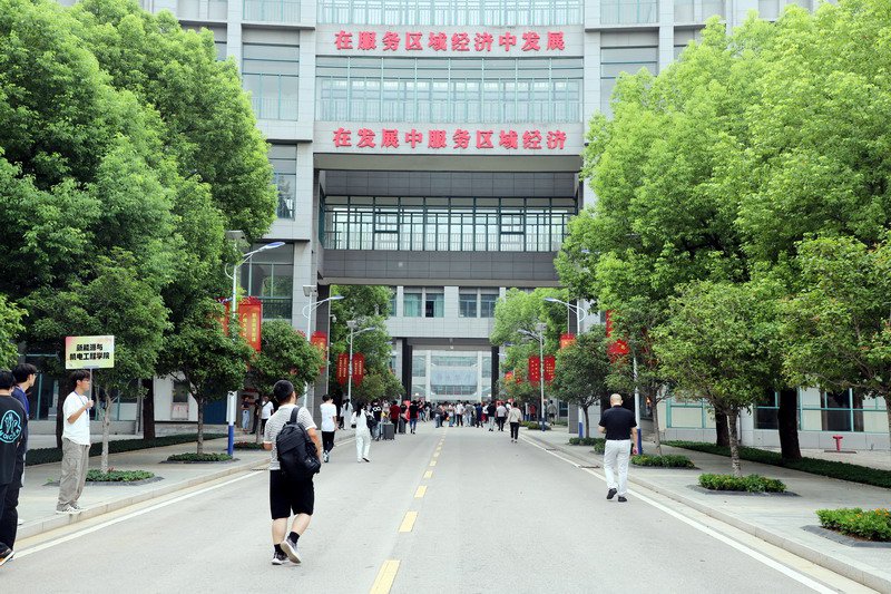 日出水了啊快点使劲动态图