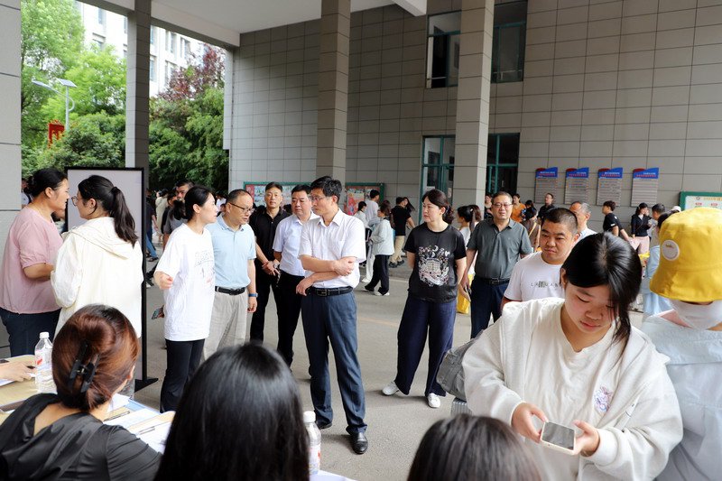 日出水了啊快点使劲动态图