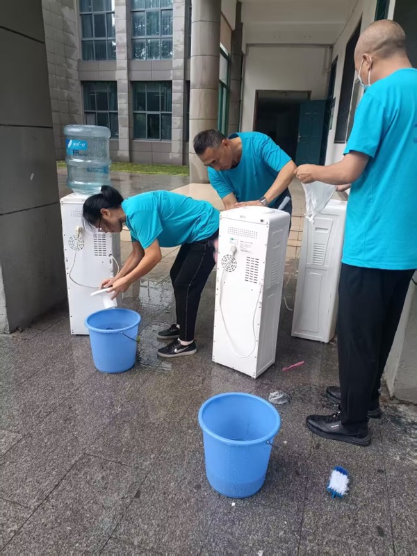 日出水了啊快点使劲动态图