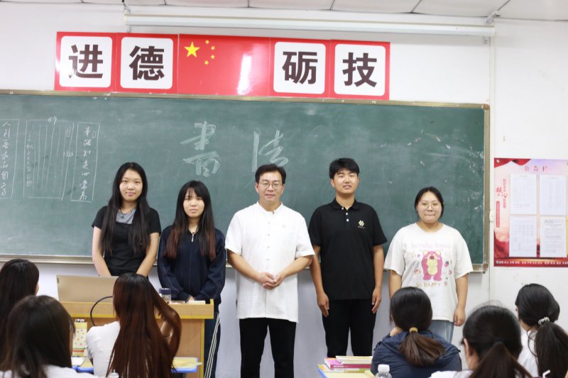 日出水了啊快点使劲动态图