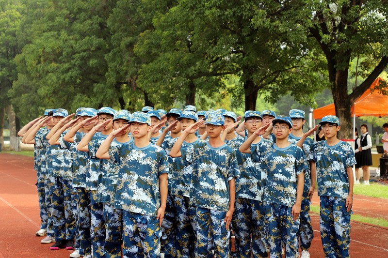 日出水了啊快点使劲动态图