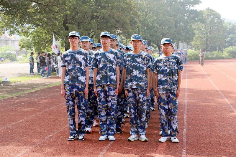 日出水了啊快点使劲动态图