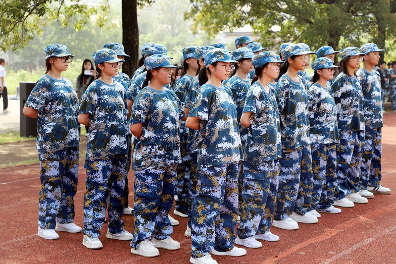 日出水了啊快点使劲动态图