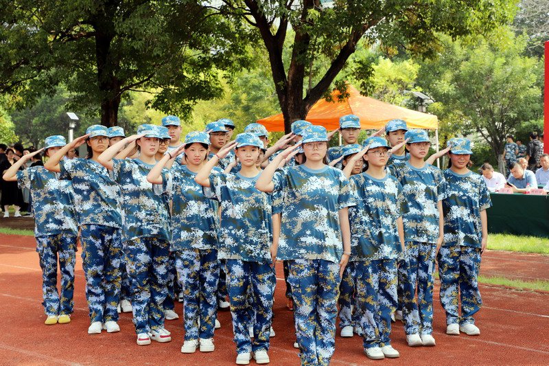 日出水了啊快点使劲动态图