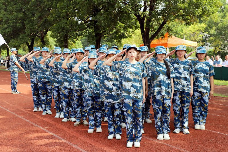 日出水了啊快点使劲动态图