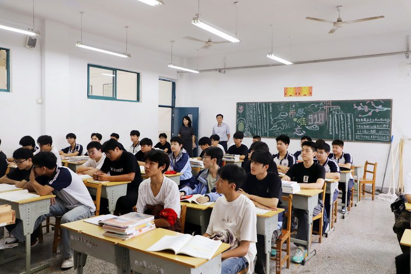 日出水了啊快点使劲动态图